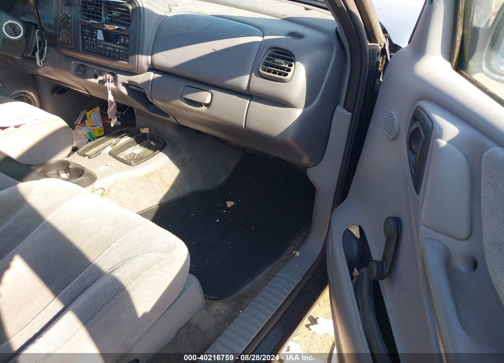 2000 DODGE DAKOTA SLT/SPORT VIN: 1B7GL22N3YS745559