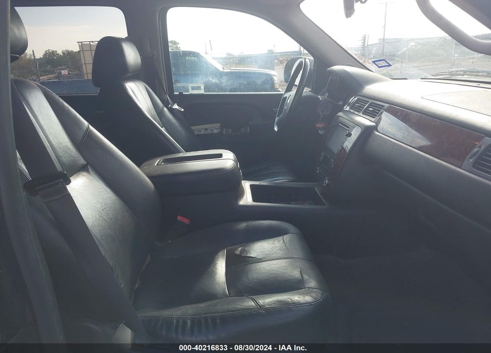 2014 CHEVROLET SUBURBAN 1500 LT VIN: 1GNSCJE09ER247882