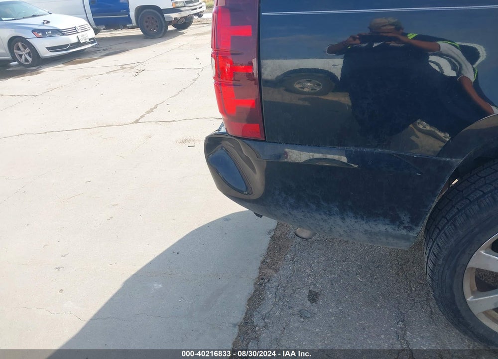 2014 CHEVROLET SUBURBAN 1500 LT VIN: 1GNSCJE09ER247882