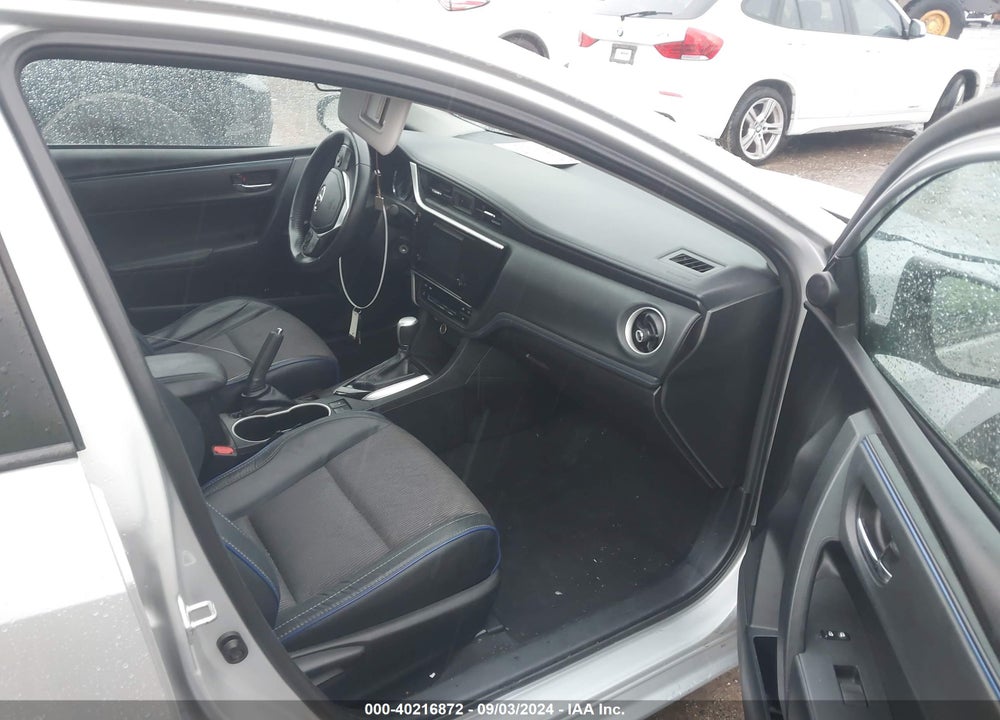 2018 TOYOTA COROLLA SE VIN: 5YFBURHE7JP772052