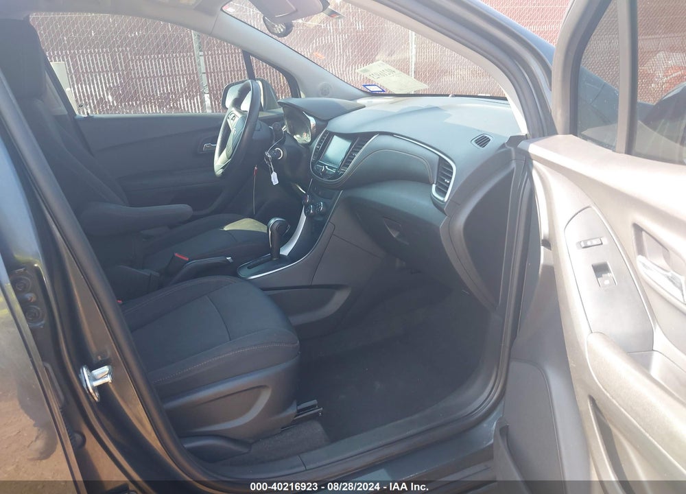 2017 CHEVROLET TRAX LT VIN: 3GNCJLSB2HL221549