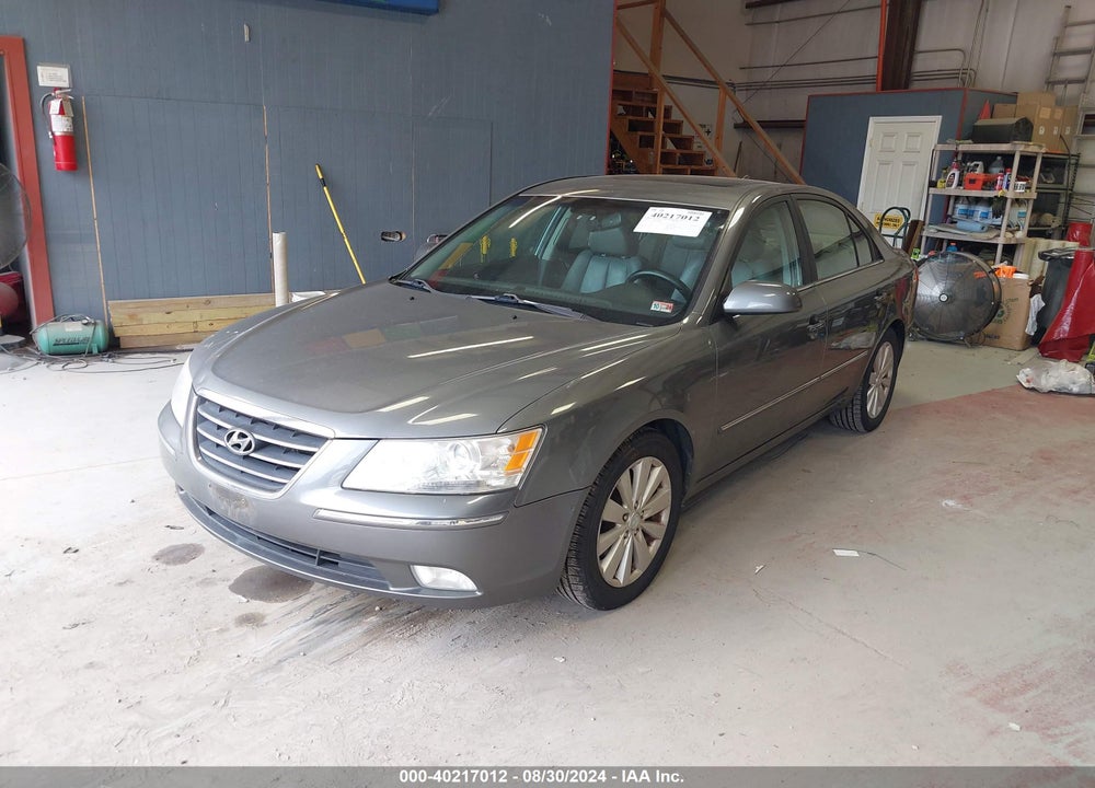2010 HYUNDAI SONATA LIMITED V6 VIN: 5NPEU4AF9AH640085