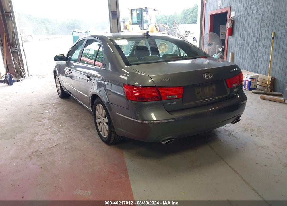 2010 HYUNDAI SONATA LIMITED V6 VIN: 5NPEU4AF9AH640085
