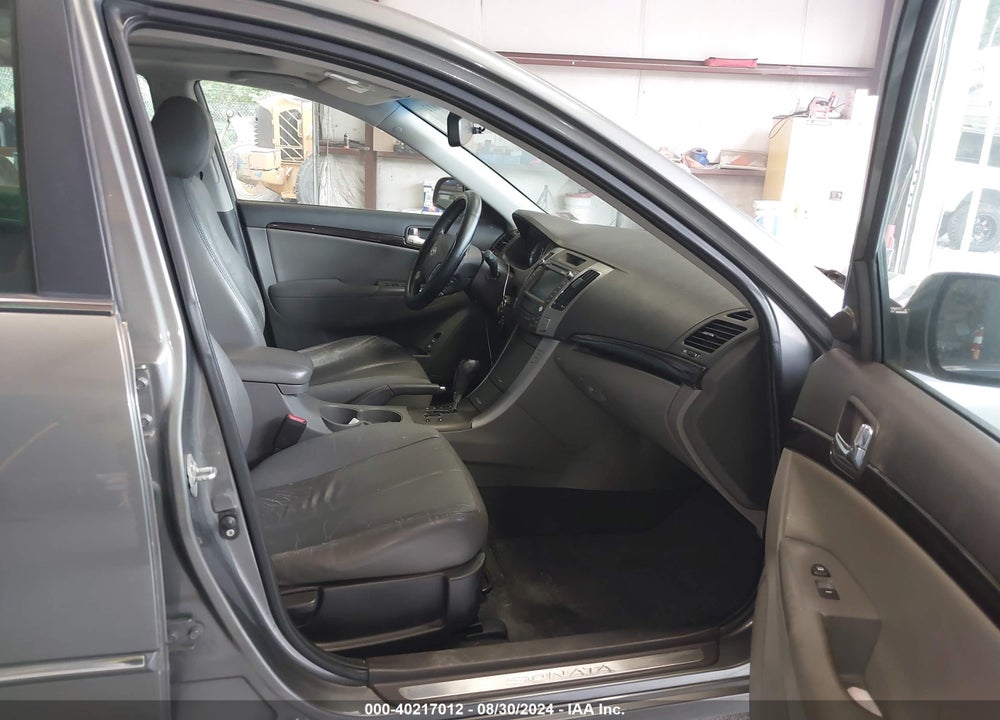 2010 HYUNDAI SONATA LIMITED V6 VIN: 5NPEU4AF9AH640085
