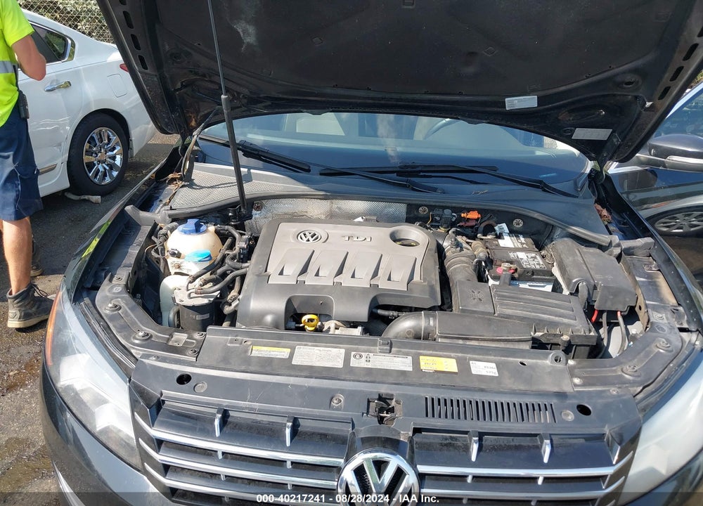 2014 VOLKSWAGEN PASSAT 2.0L TDI SE VIN: 1VWBN7A36EC029470