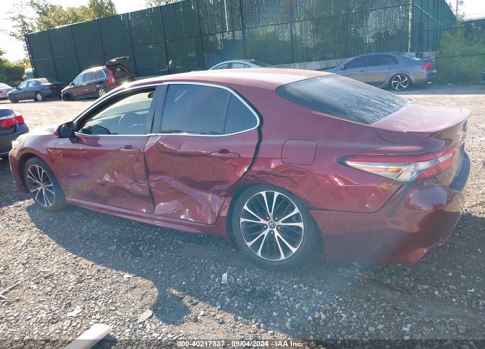 2018 TOYOTA CAMRY SE VIN: 4T1B11HK4JU620972