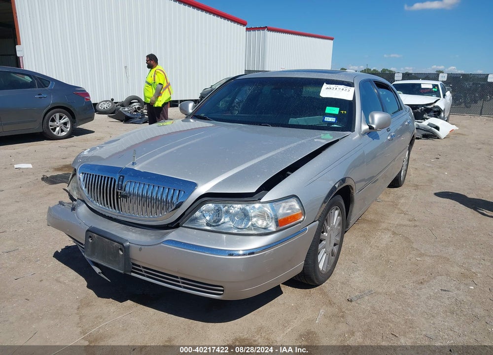 2005 LINCOLN TOWN CAR SIGNATURE LIMITED VIN: 1LNHM82W45Y654379
