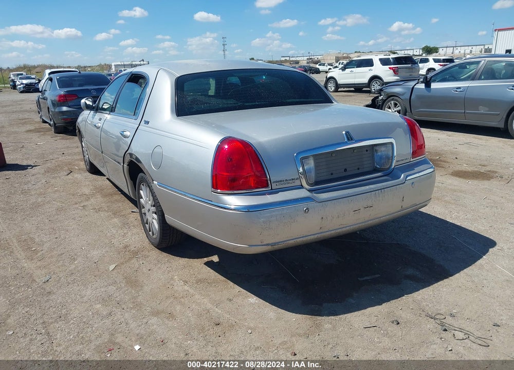 2005 LINCOLN TOWN CAR SIGNATURE LIMITED VIN: 1LNHM82W45Y654379