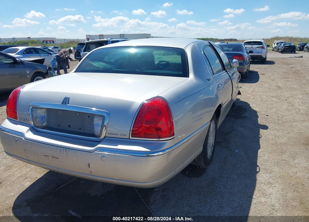 2005 LINCOLN TOWN CAR SIGNATURE LIMITED VIN: 1LNHM82W45Y654379