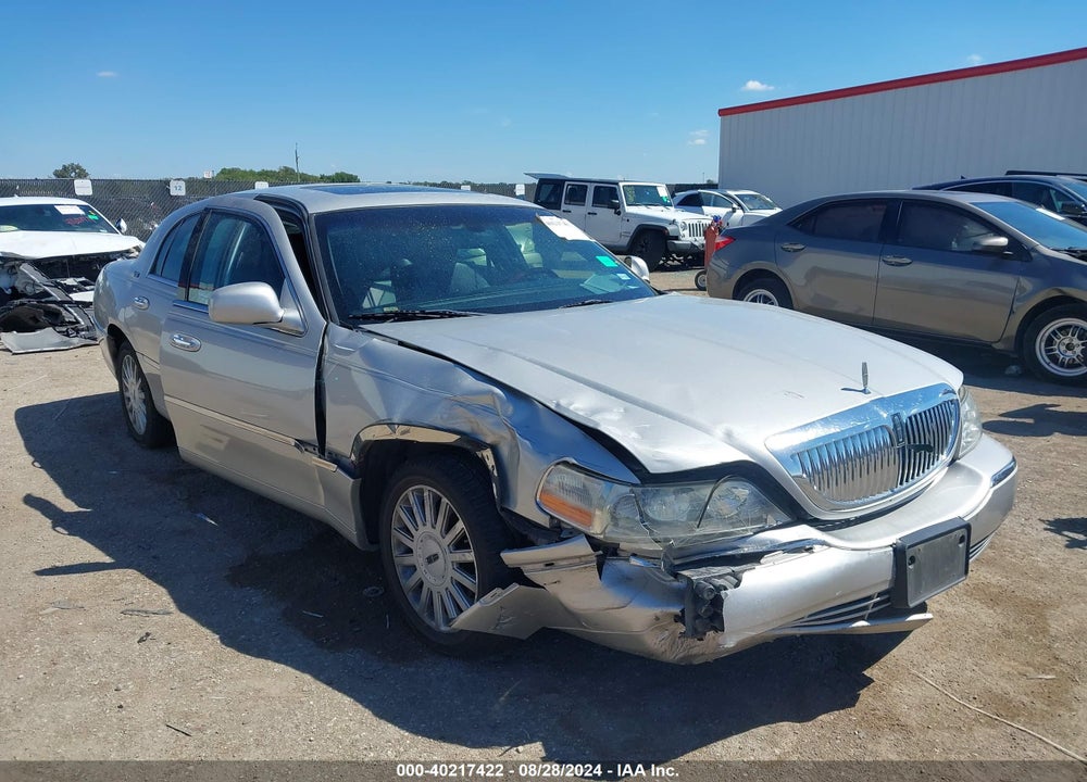 2005 LINCOLN TOWN CAR SIGNATURE LIMITED VIN: 1LNHM82W45Y654379