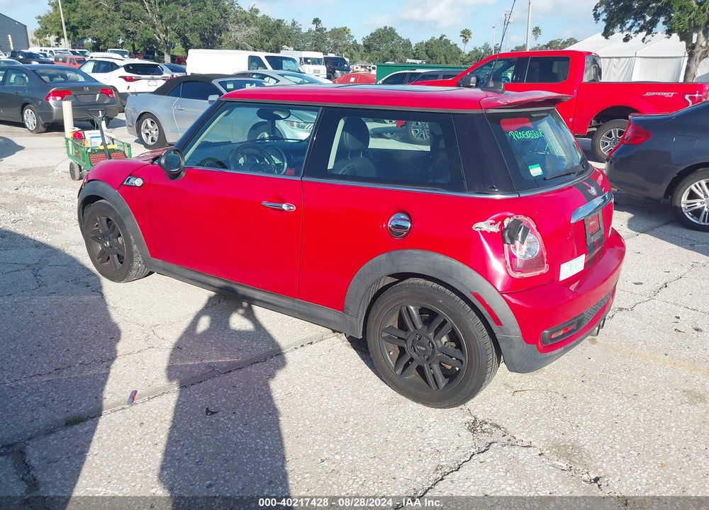2011 MINI COOPER S VIN: WMWSV3C5XBTY12648
