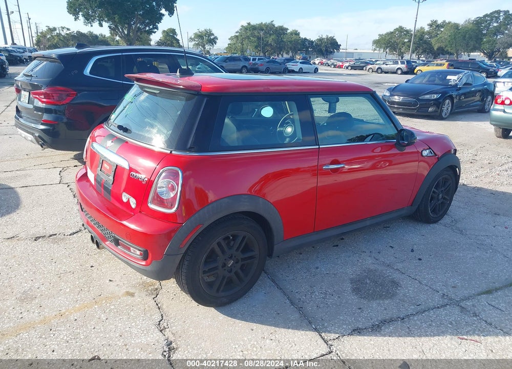 2011 MINI COOPER S VIN: WMWSV3C5XBTY12648