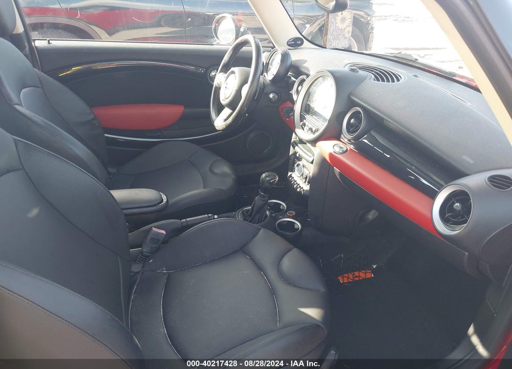2011 MINI COOPER S VIN: WMWSV3C5XBTY12648