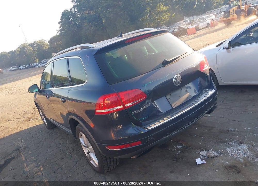2013 VOLKSWAGEN TOUAREG VR6 LUX VIN: WVGEF9BP2DD010686