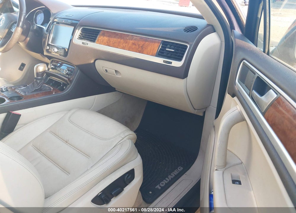 2013 VOLKSWAGEN TOUAREG VR6 LUX VIN: WVGEF9BP2DD010686