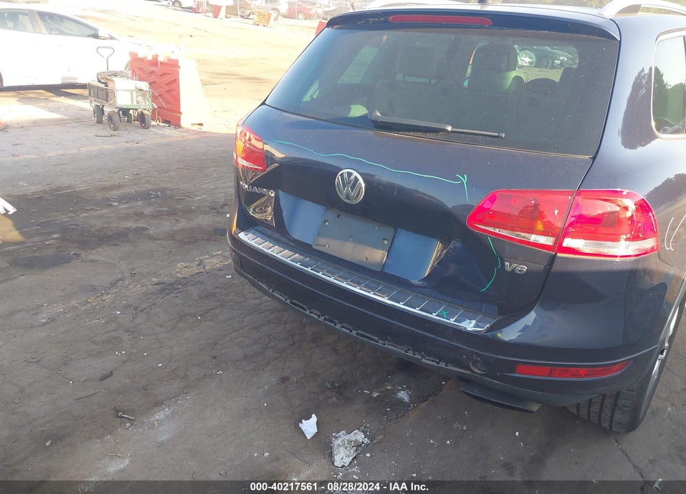 2013 VOLKSWAGEN TOUAREG VR6 LUX VIN: WVGEF9BP2DD010686