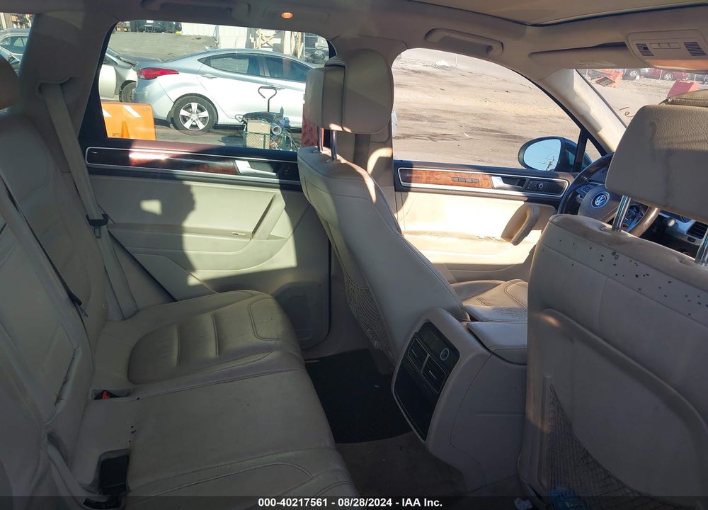 2013 VOLKSWAGEN TOUAREG VR6 LUX VIN: WVGEF9BP2DD010686
