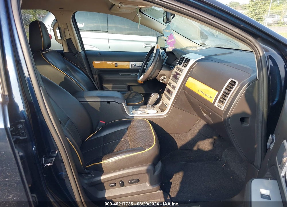 2008 LINCOLN MKX VIN: 2LMDU88C98BJ40657