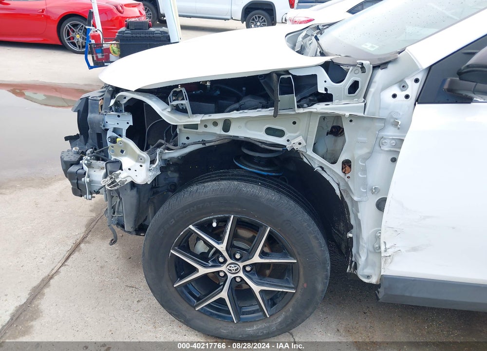 2018 TOYOTA RAV4 SE VIN: 2T3NFREV4JW451779