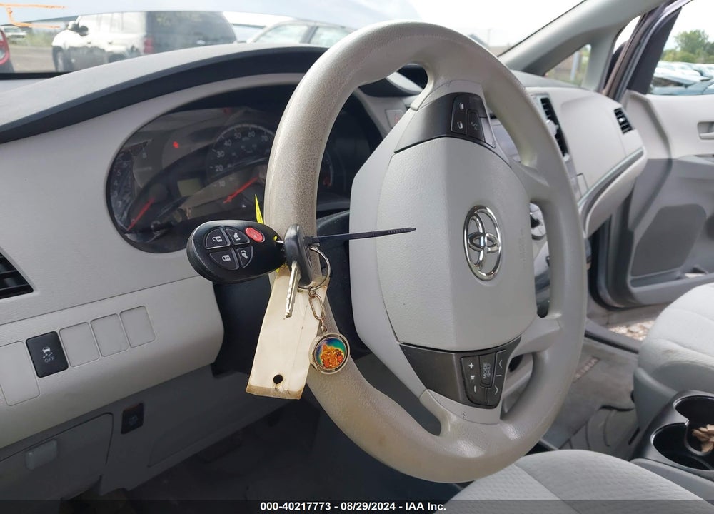 2013 TOYOTA SIENNA LE V6 8 PASSENGER VIN: 5TDKK3DC9DS300471