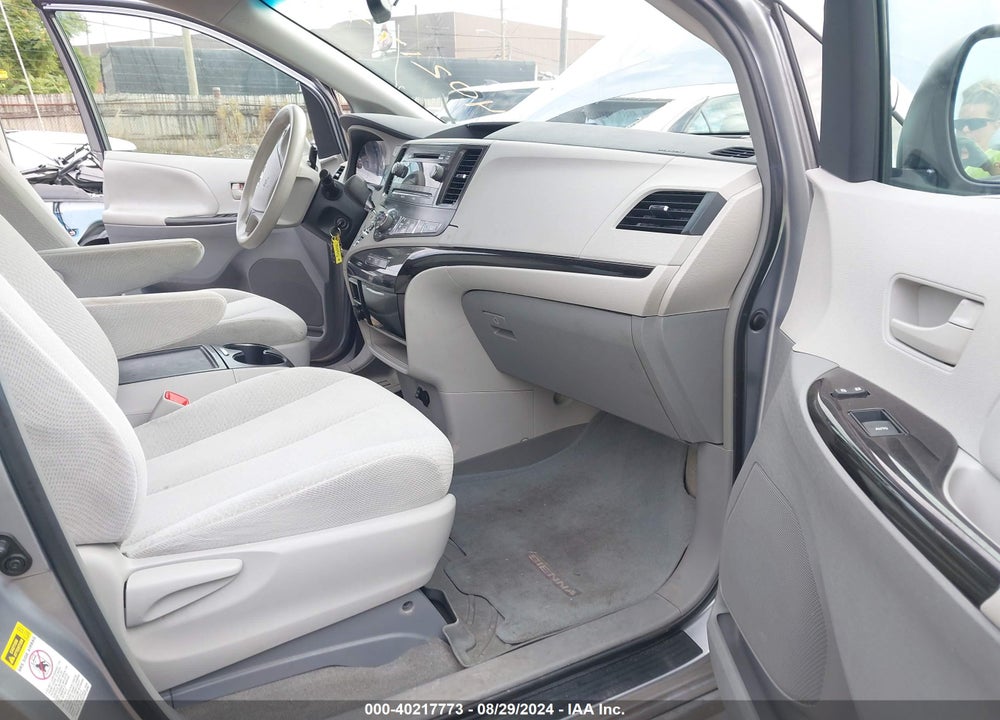 2013 TOYOTA SIENNA LE V6 8 PASSENGER VIN: 5TDKK3DC9DS300471