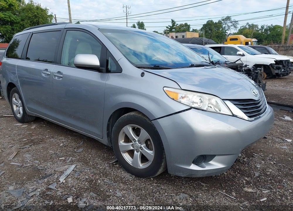 2013 TOYOTA SIENNA LE V6 8 PASSENGER VIN: 5TDKK3DC9DS300471