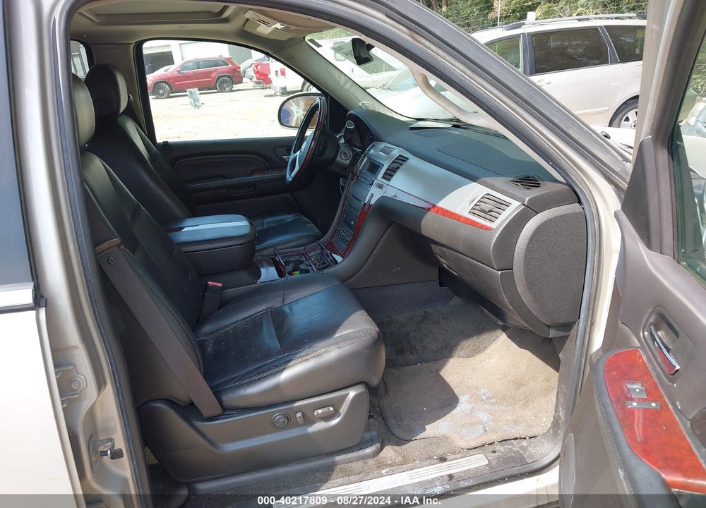 2008 CADILLAC ESCALADE STANDARD VIN: 1GYFK63838R179595