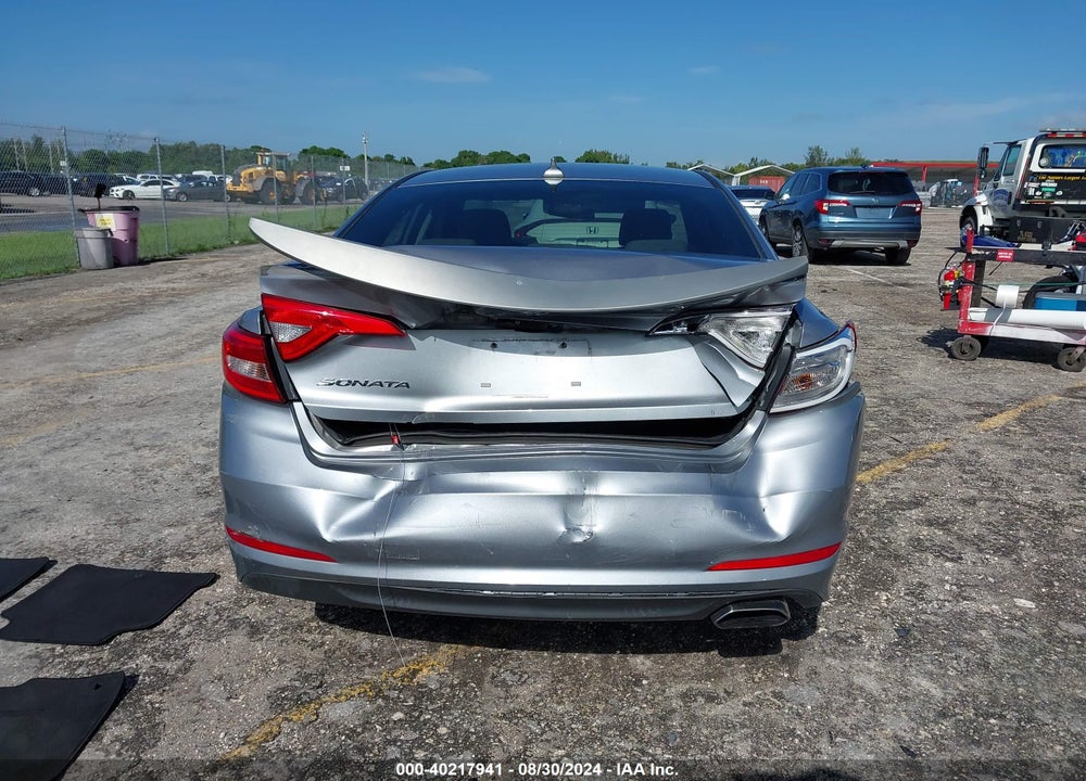 2015 HYUNDAI SONATA SE VIN: 5NPE24AF6FH039231