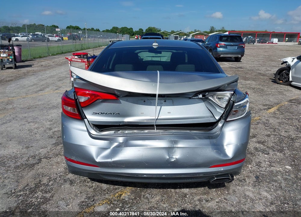 2015 HYUNDAI SONATA SE VIN: 5NPE24AF6FH039231