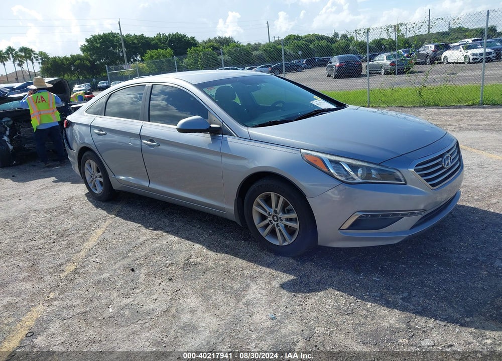 2015 HYUNDAI SONATA SE VIN: 5NPE24AF6FH039231
