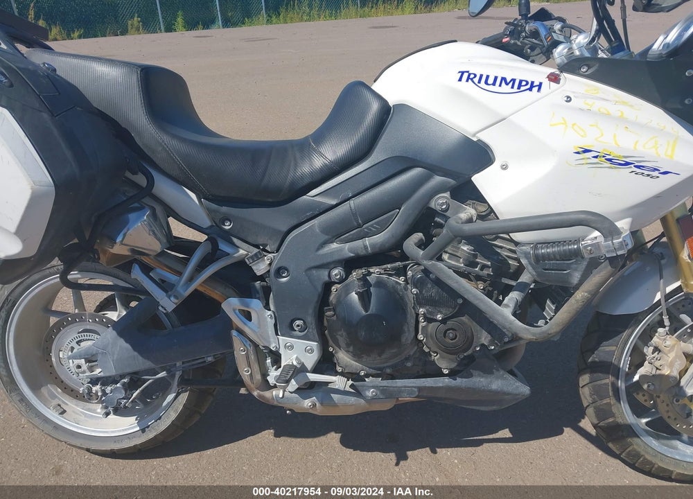 2010 TRIUMPH MOTORCYCLE TIGER ABS VIN: SMT701PD8AT441633