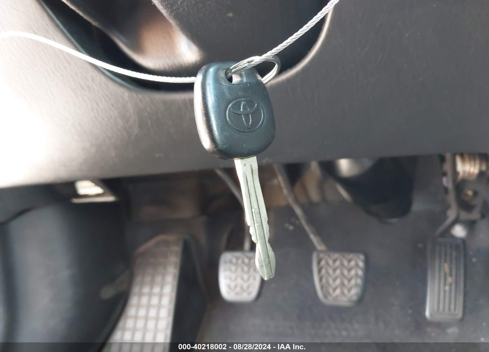 2005 TOYOTA MATRIX VIN: 2T1KR32E25C332365