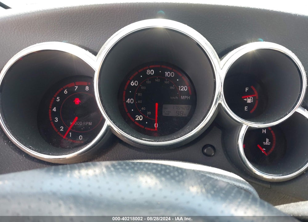 2005 TOYOTA MATRIX VIN: 2T1KR32E25C332365