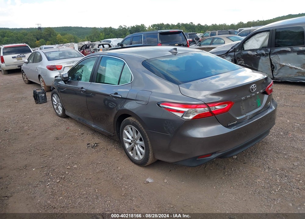 2019 TOYOTA CAMRY LE VIN: 4T1B11HK0KU692267