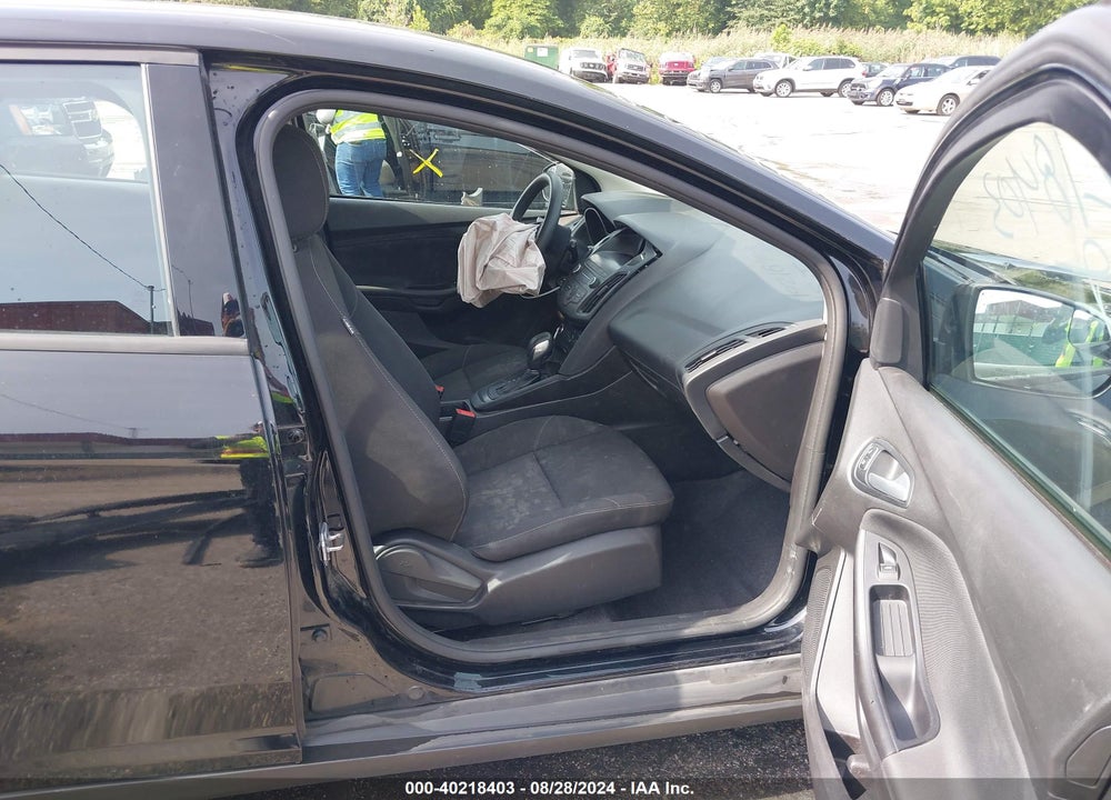 2018 FORD FOCUS SE VIN: 1FADP3K27JL275772