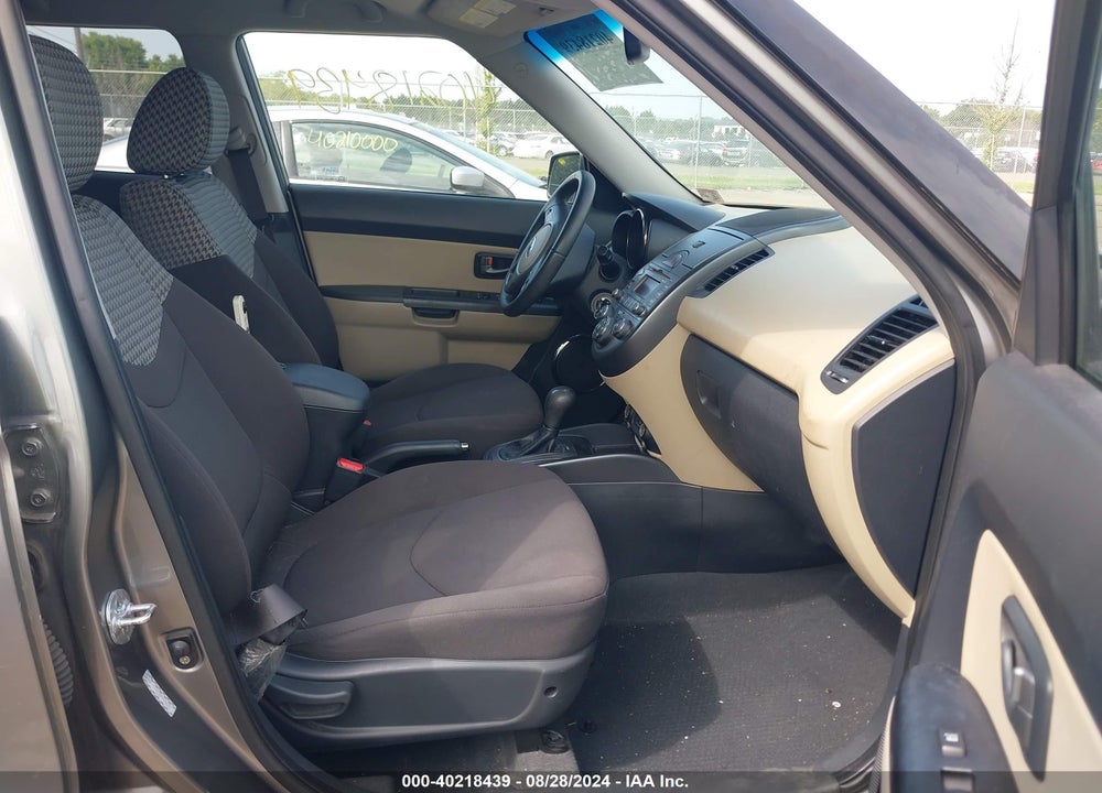 2011 KIA SOUL VIN: KNDJT2A22B7215221