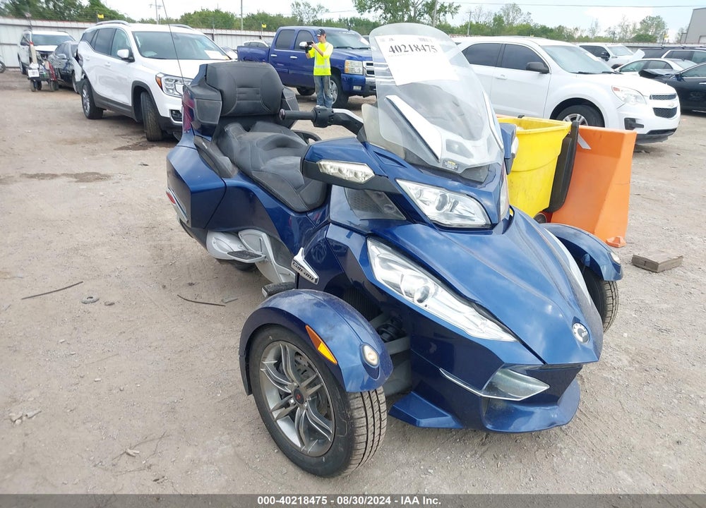 2011 CAN-AM SPYDER ROADSTER RT VIN: 2BXJBKC13BV000041