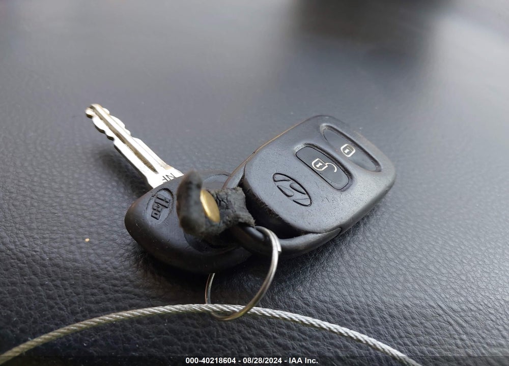 2009 HYUNDAI SANTA FE GLS VIN: 5NMSG13D59H330609