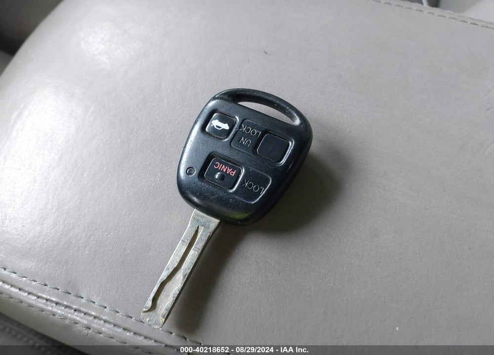 2002 LEXUS ES 300 VIN: JTHBF30G925015817
