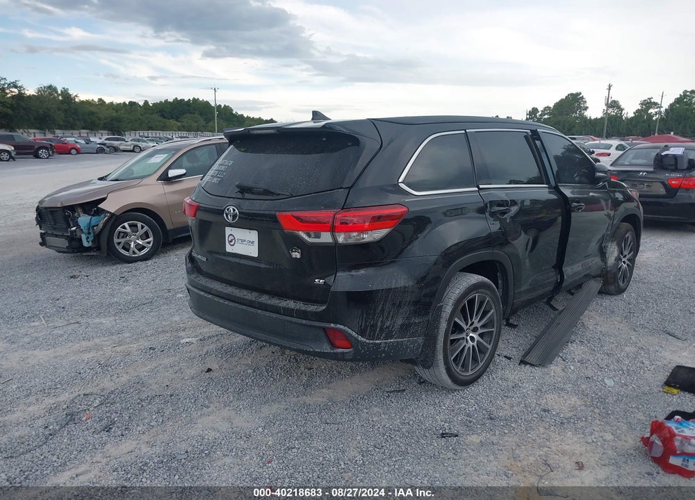 2018 TOYOTA HIGHLANDER SE VIN: 5TDKZRFH8JS528948