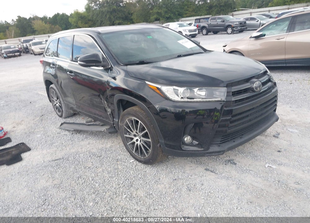 2018 TOYOTA HIGHLANDER SE VIN: 5TDKZRFH8JS528948