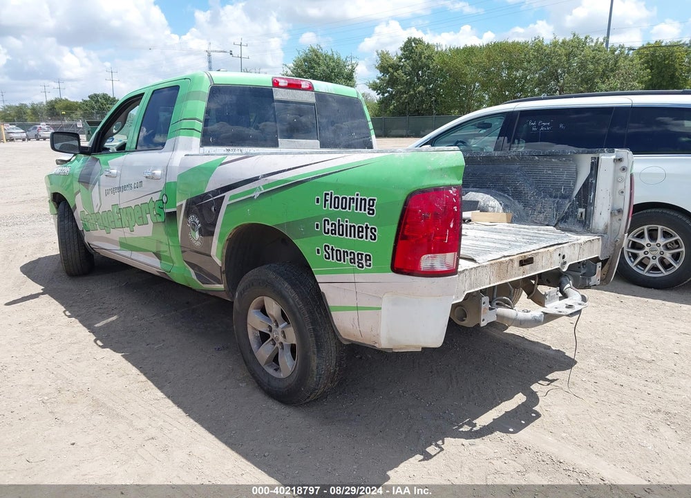 2017 RAM 1500 SLT QUAD CAB 4X2 6'4 BOX VIN: 1C6RR6GT1HS512664