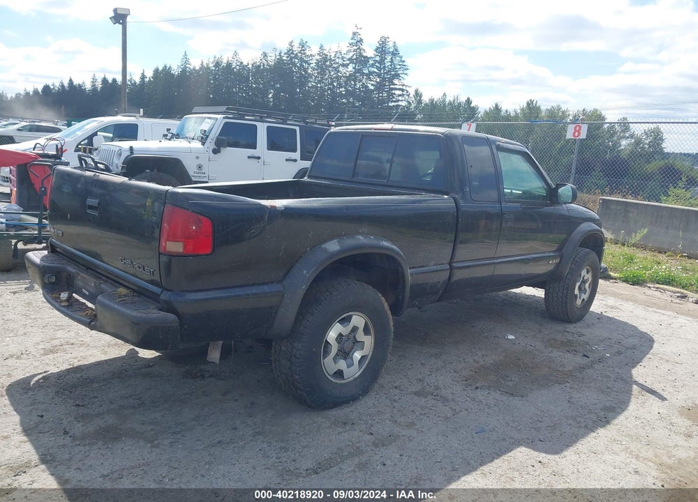 2000 CHEVROLET S-10 LS VIN: 1GCCT19W5Y8308327