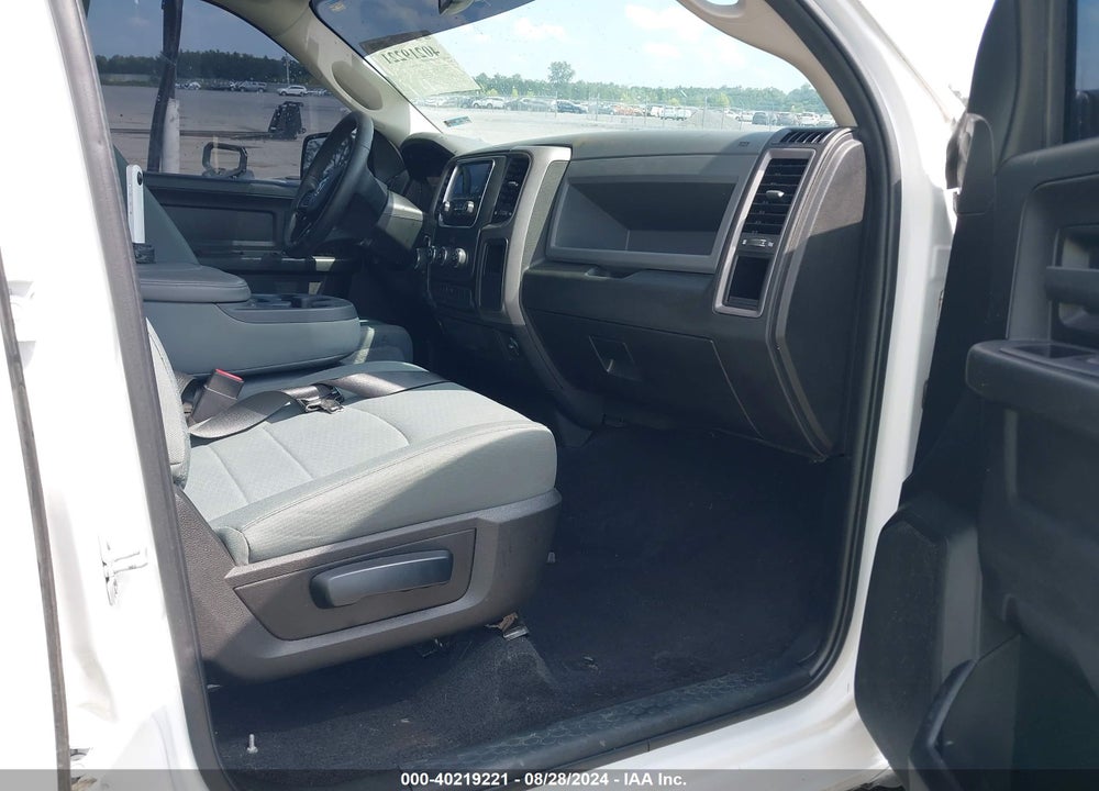 2019 RAM 1500 CLASSIC TRADESMAN QUAD CAB 4X4 6'4 BOX VIN: 1C6RR7FT3KS720463