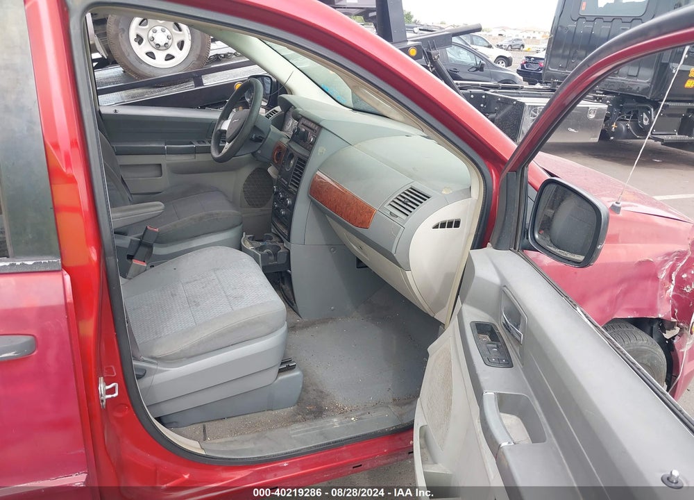 2008 CHRYSLER TOWN & COUNTRY LX VIN: 2A8HR44H08R799093