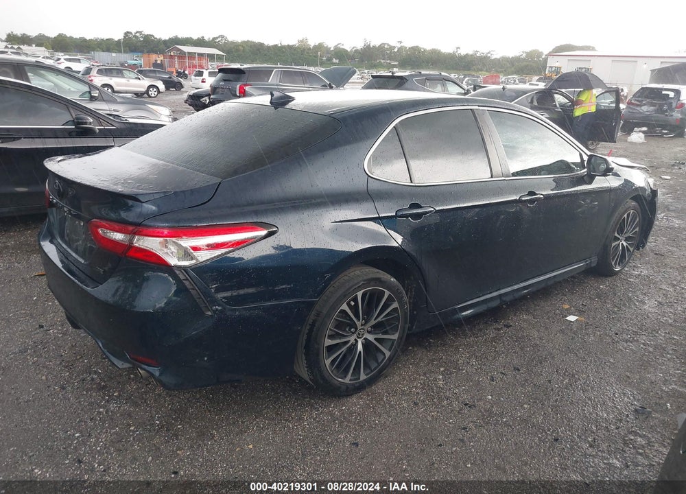 2020 TOYOTA CAMRY SE VIN: 4T1G11AK0LU974572