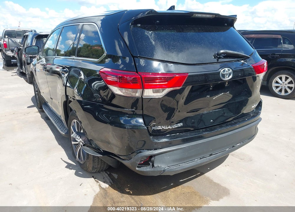2017 TOYOTA HIGHLANDER XLE VIN: 5TDKZRFH1HS523827