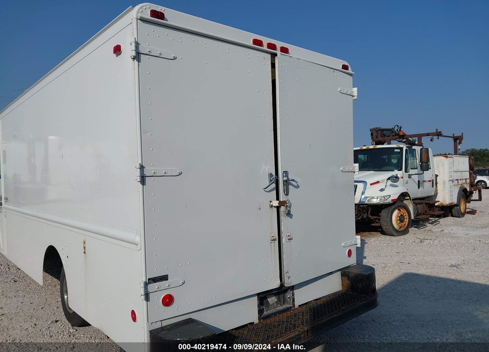 2002 WORKHORSE CUSTOM CHASSIS STEP VAN P42 VIN: 5T4HP41R323349182