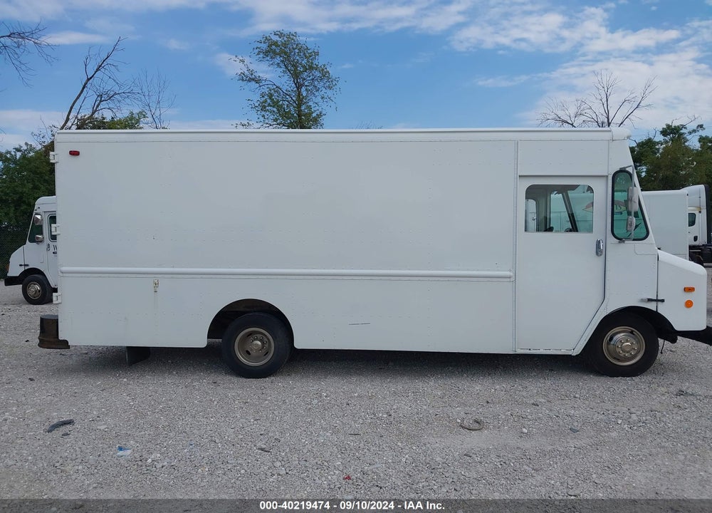2002 WORKHORSE CUSTOM CHASSIS STEP VAN P42 VIN: 5T4HP41R323349182