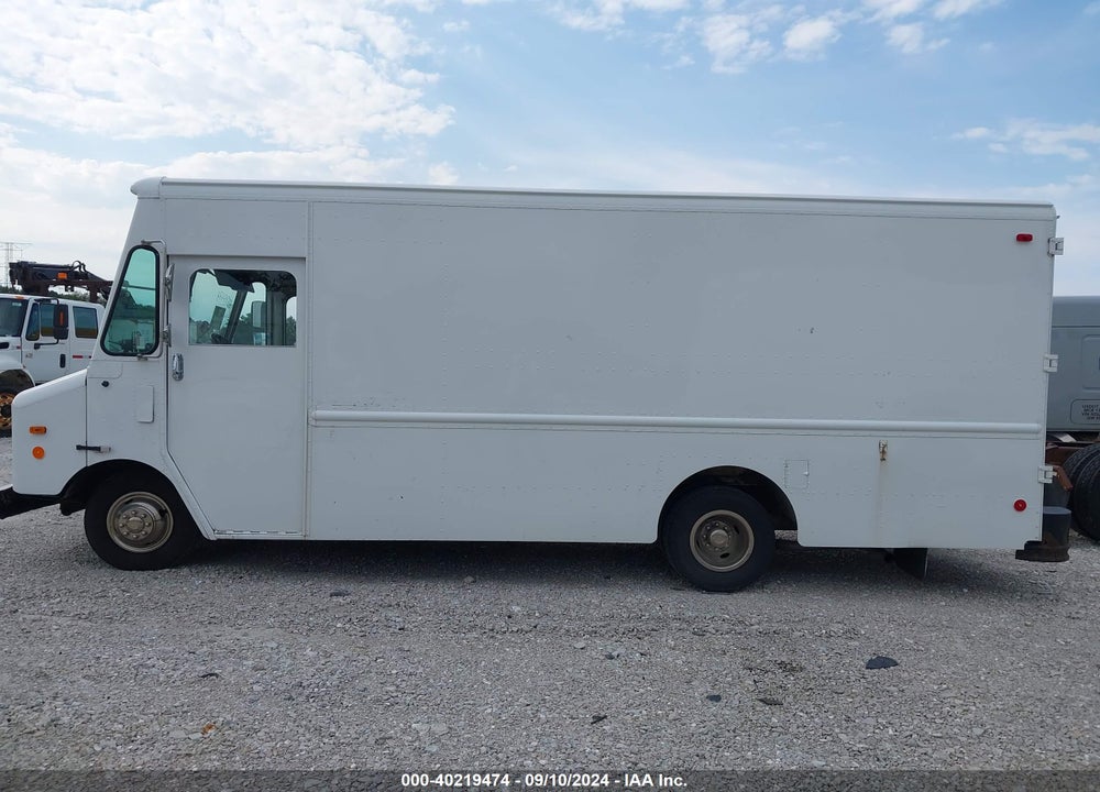 2002 WORKHORSE CUSTOM CHASSIS STEP VAN P42 VIN: 5T4HP41R323349182